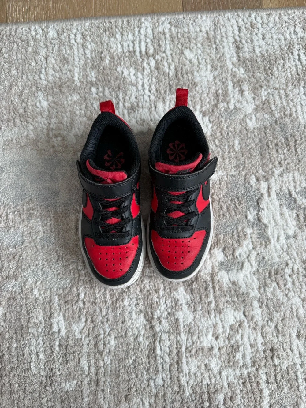Nike Kids Black and Red Low-Top Sneakers with Hook-and-Loop Strap